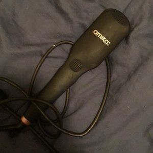 Amika polished perfection straightening brush